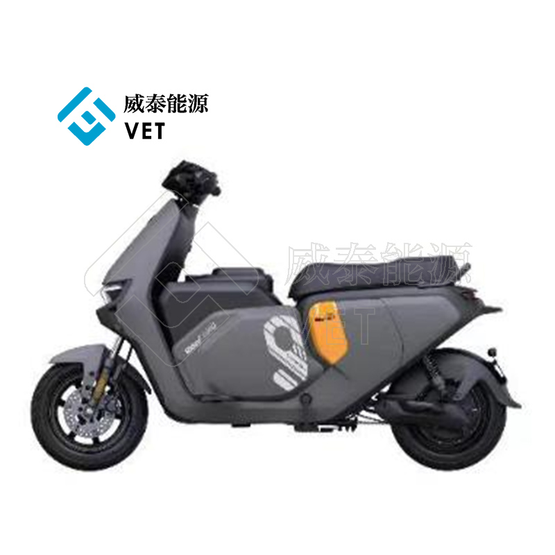 Sepeda motor sel bahan bakar bertenaga hidrogen